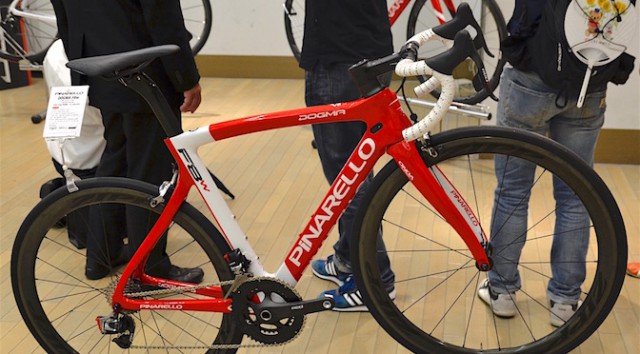 Read more about the article PINARELLO 2017年モデル：RED eTap完成車もある「DOGMA F8」