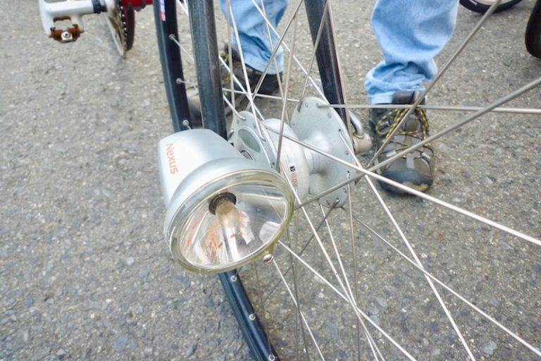 自転車の前ハブ ダイナモ装着車 の図面