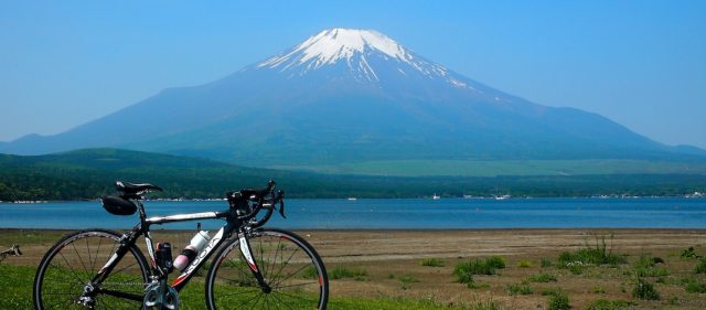 Read more about the article 山中湖畔から見る富士山