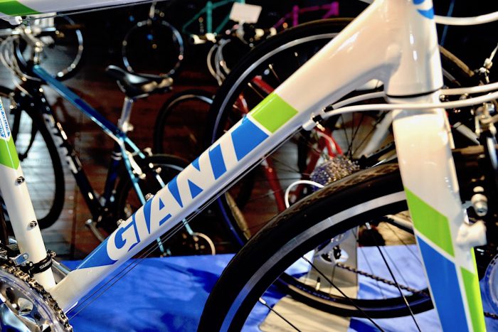 GIANT 2018年モデル：9.9kgと軽量なクロスバイク「CROSTAR」 – CyclingEX CLASSIC