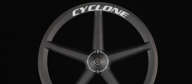 Read more about the article ストリートのためのカーボンコンポジットホイール「SIXTH COMPONENTS CYCLONE Ver.2」