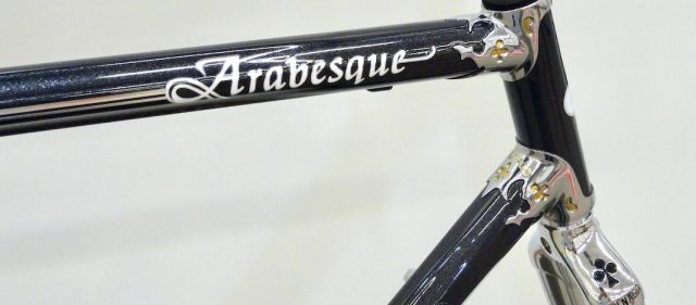 Read more about the article COLNAGO 2019年モデル：30周年モデルの復刻版「Arabesque」