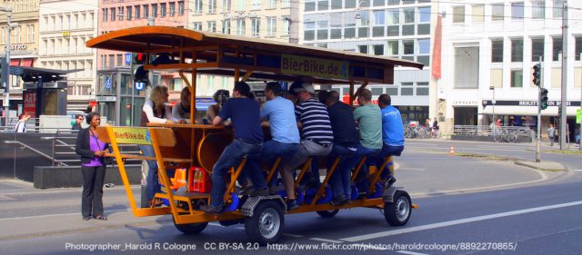 Read more about the article 多人数乗車の「Beer Bike（Party Bike）」でお客さんは運転者には該当しない