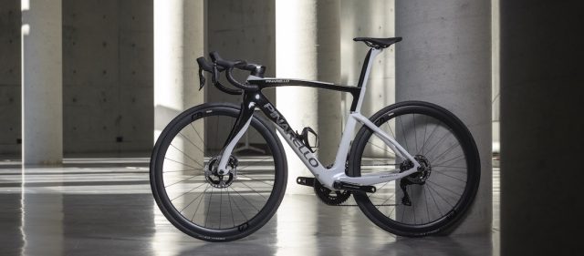 Read more about the article PINARELLO 2023年モデル：レーシングモデルを再編した「F」シリーズ